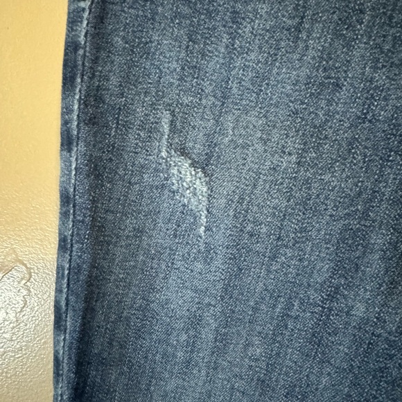 Women’s Silver Jeans Co. Elyse Slim Bootcut Jean - Distressed - Picture 2 of 5